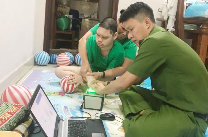Chỉ huy CAQ Long Biên cho biết, những ngày nghỉ lễ, tranh thủ thời gian, CBCS CAQ Long Biên đã giải quyết các trường hợp "khó khăn" nhất