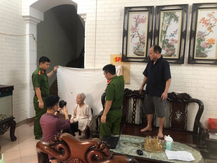 Từ cụ già vẫn có thể ngồi được...