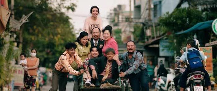 Các diễn viên phụ ai cũng diễn còn tròn vai, có nét