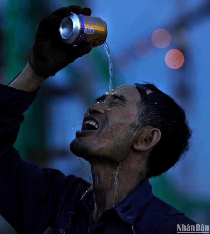 Giải nhiệt lúc tan ca.