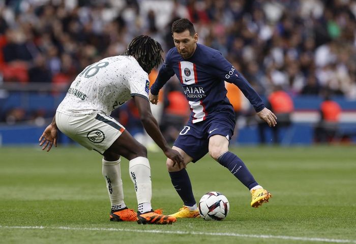 Messi chơi mờ nhạt trước Lorient