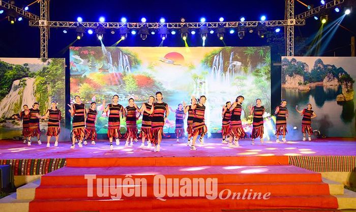 Một tiết mục tại liên hoan.