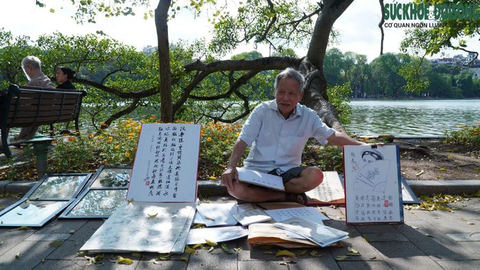 Tại hồ Hoàn Kiếm, ông Nguyễn Bá Dần – một người viết chữ nôm lâu năm cho biết: “Dịp lễ lại càng đông những du khách đến từ mọi miền nên tôi rất vui khi nhiều người hỏi về văn hóa chữ nôm. Tôi rất muốn quảng bá những văn hóa lâu đời của đất nước đến với nhiều người hơn".