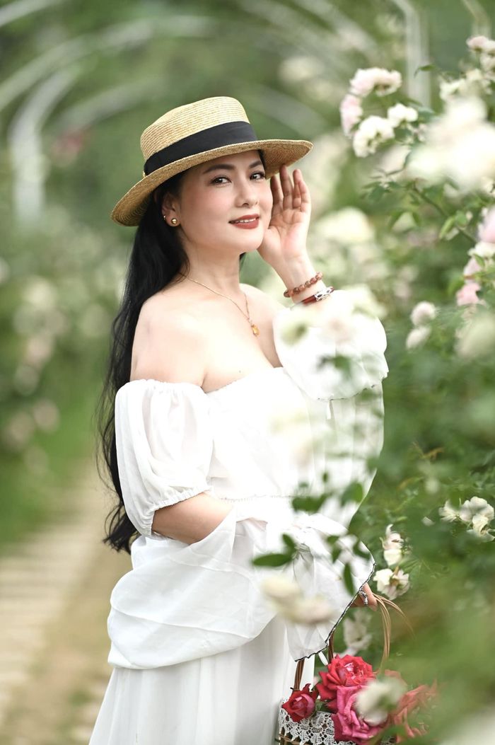 Nhan sắc trẻ hơn tuổi của NSND Thu Quế.