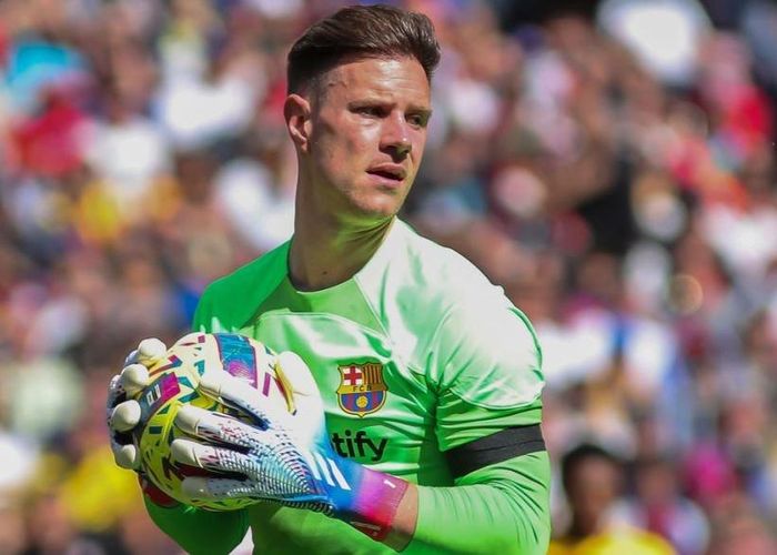  Không chỉ gia tăng cách biệt với nhóm bám đuổi, thủ môn Barca, Marc-Andre Ter Stegen, còn tạo thêm kỷ lục là thủ môn đầu tiên trong lịch sử Barca giữ sạch lưới 25 trận trong một mùa La Liga. Đội giữ sạch lưới nhiều nhất lịch sử giải VĐQG Tây Ban Nha là Deportivo (26 trận ở mùa 1993/94). 