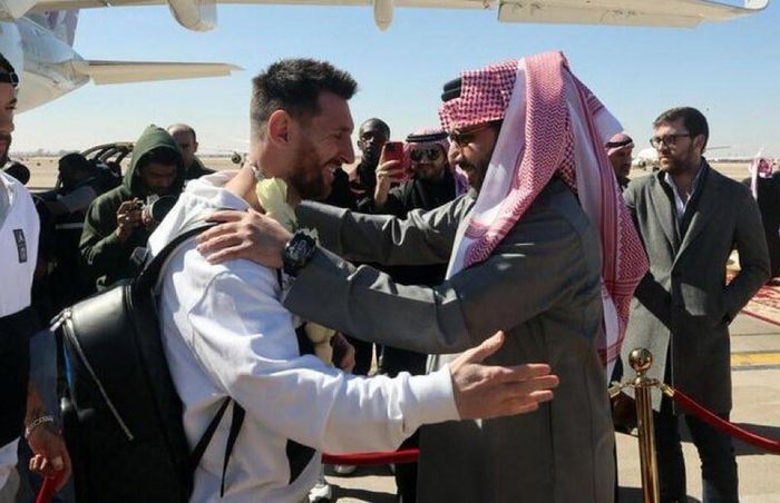 Messi đang dính ồn ào bị PSG treo giò 2 tuần vì chuyến đi đến Saudi Arabia không được CLB đồng ý