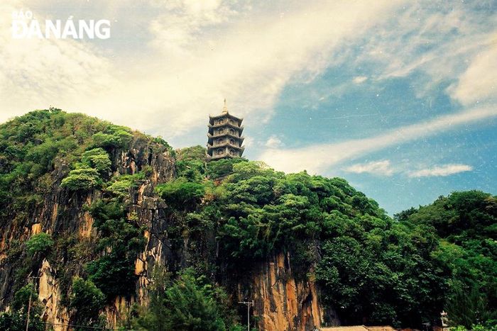 Ngọn Thủy Sơn là ngọn núi lớn nhất, cao nhất và đẹp nhất trong số 5 ngọn núi thuộc quần thể danh thắng Ngũ Hành Sơn. Ảnh: N.QUANG