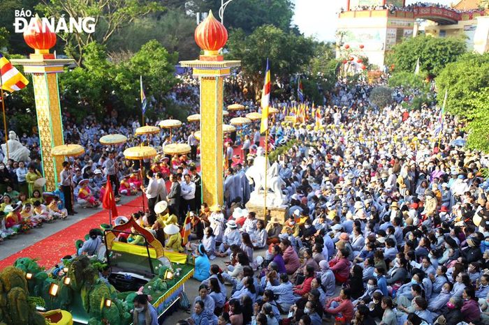 Lễ hội Quán Thế Âm Ngũ Hành Sơn năm 2023 thu hút rất đông người dân và du khách đến tham gia. Ảnh: N.QUANG