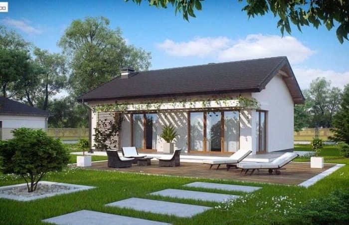 Không màu mè, không sử dụng nhiều họa tiết, ngôi nhà có phần cửa kính rộng giúp cho gia chủ ở bên trong nhưng có thể nhìn ngắm không gian ngoài dễ dàng. Không những vậy phần mái hiên là địa điểm lý tưởng để thiết kế giàn leo, tạo nên sự đặc biệt.