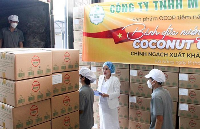 Tháng 3/2023, Mỹ Phương Food xuất khẩu lô hàng 7 container với khoảng 200.000 sản phẩm bánh dừa nướng sang thị trường Trung Quốc. Ảnh: V.L
