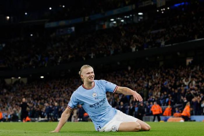 Haaland ăn mừng sau khi phá lưới West Ham ở vòng 34 Ngoại hạng Anh