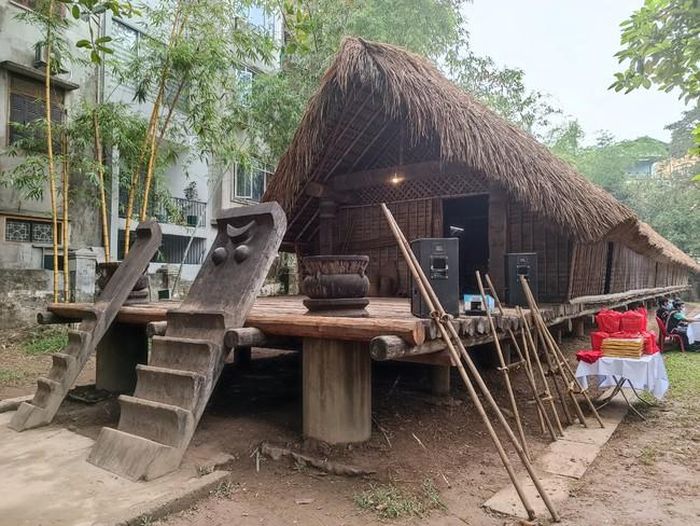 Nhà sàn dài người Êđê tại Bảo tàng Dân tộc học Việt Nam sau khi hoàn thiện quy trình tu sửa
