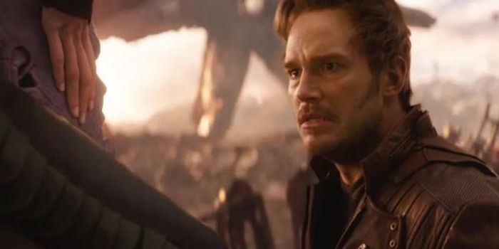 Peter Quill (phải) đối mặt Thanos