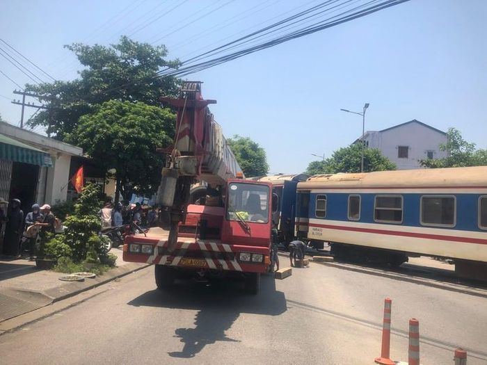 Đưa xe cẩu đến xử lý.
