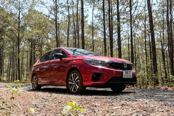  Honda City hưởng lợi về doanh số nhờ chương trình ưu đãi phí trước bạ được triển khai liên tục. Ảnh: Toàn Thiện. 