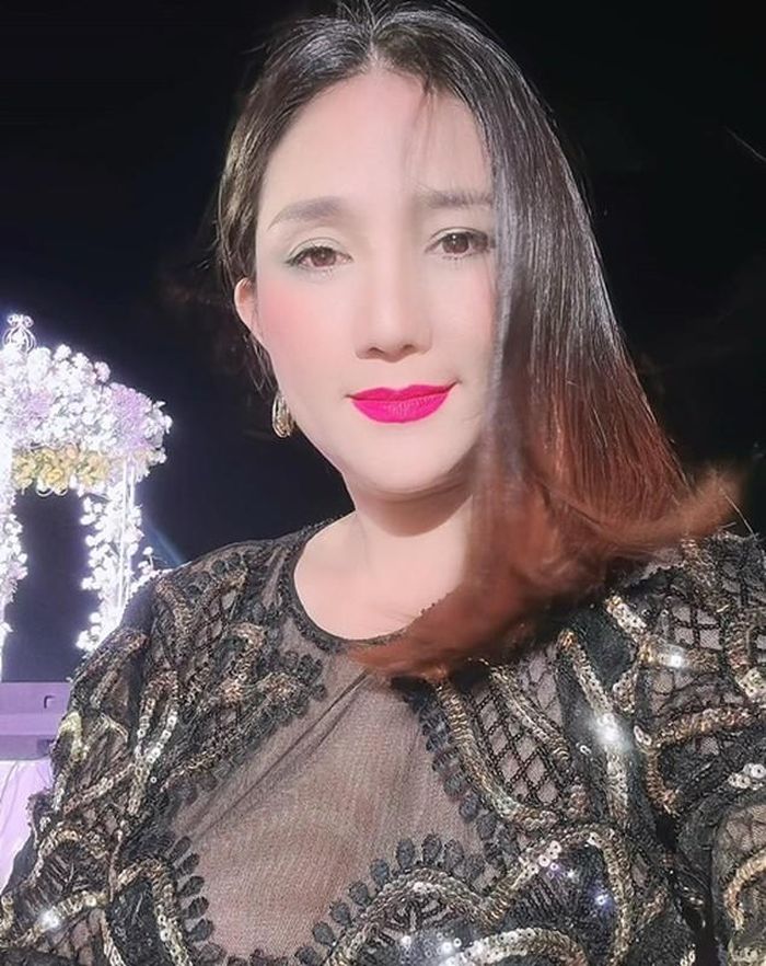 Trong talkshow "Nghìn lẻ một câu chuyện thật", Cát Tường kể về một tình cũ đòi cô 200 triệu khi chia tay để bù đắp cho thanh xuân. Tiền Phong dẫn lời nữ MC: “Tôi vừa tức vừa buồn cười và hỏi anh ấy nói chuyện có bị ngược không. Bởi vì khi yêu, người đàn ông thường lo lắng, chăm sóc cho bạn gái tất cả mọi thứ còn anh ta đến với tôi tay không. Thậm chí nhờ tôi mà anh ta có được nhiều mối quan hệ và những thứ lung linh. Rồi giờ tự nhiên có chuyện tôi bồi thường thanh xuân cho anh nữa…".