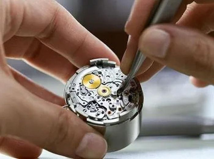 Tại thị trường đồng hồ cũ, khách hàng có thể tìm được những kiểu dáng hiếm hay những mẫu Rolex đã ngưng sản xuất. Điều này khiến giá đồng hồ Rolex đã qua sử dụng tăng vọt. Ảnh: Forbes