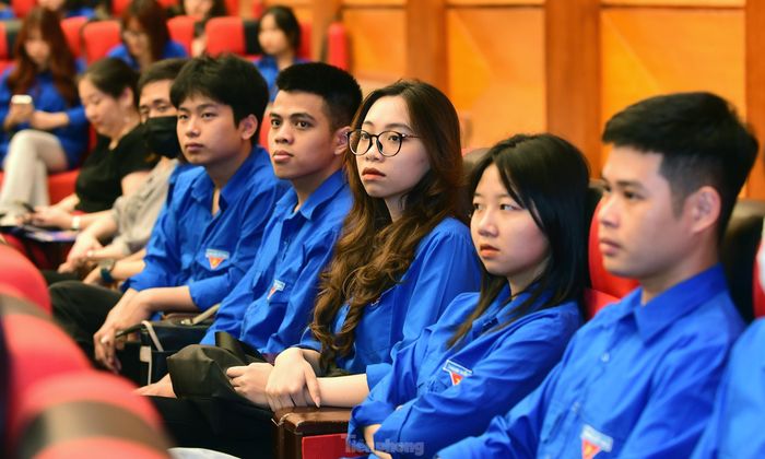  Đoàn viên thanh niên tham dự trực tiếp Diễn đàn. Ảnh: Xuân Tùng 