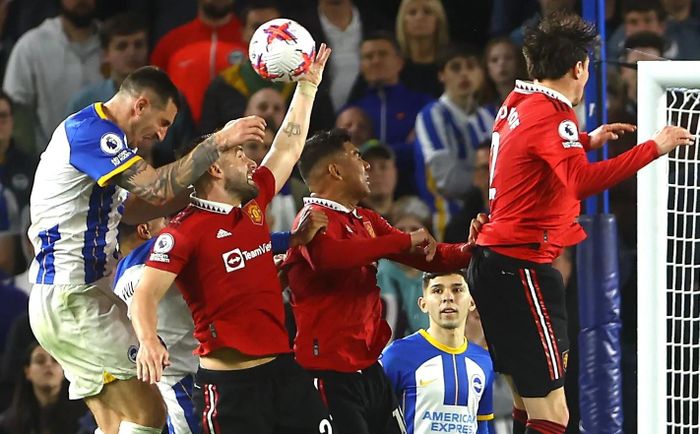 Luke Shaw phạm sai lầm lớn