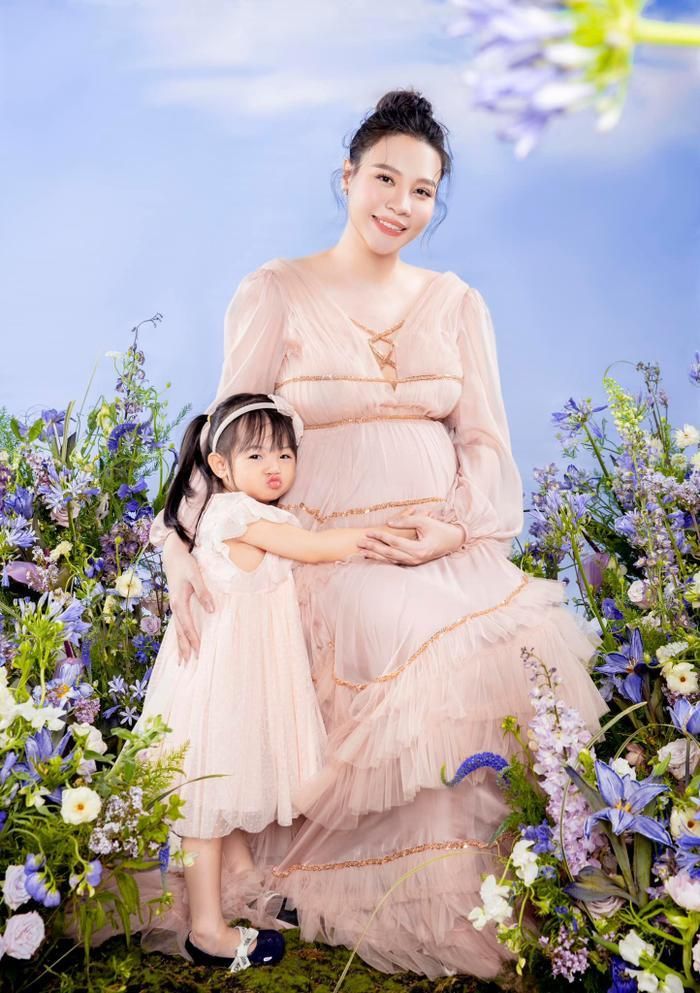 Loạt biểu cảm hài hước, đáng yêu của nhóc tỳ nhanh chóng chiếm trọn spotlight khung hình 