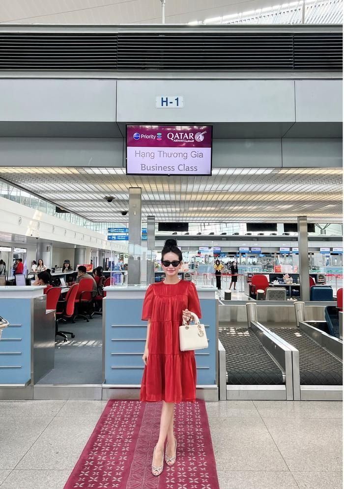 Sướng như Huyền Cò, nhận lời cầu hôn xong được hôn phu chiều hết nấc, dẫn đi du lịch khắp nơi, hàng triệu cô gái ghen với Huyền Cò mất thôi…!