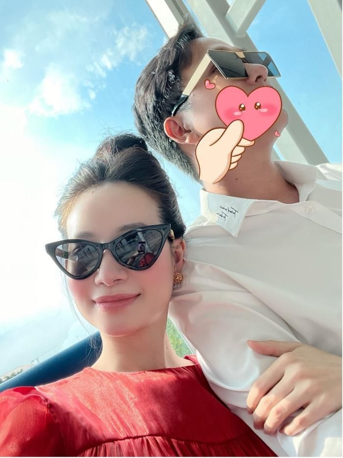 Cả hai hạnh phúc, yêu nhau bình yên “đi khắp thế gian”