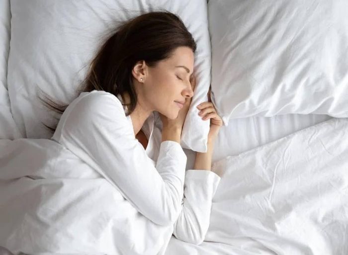  Chất lượng giấc ngủ không tốt khiến cơ thể trở nên mệt mỏi, gây tăng cân. Ảnh: Shutterstock. 