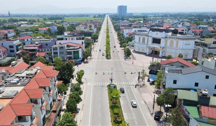  Trên các tuyến đường Hàm Nghi, Phan Đình Phùng, Nguyễn Công Trứ... lượng phương tiện qua lại rất ít. 