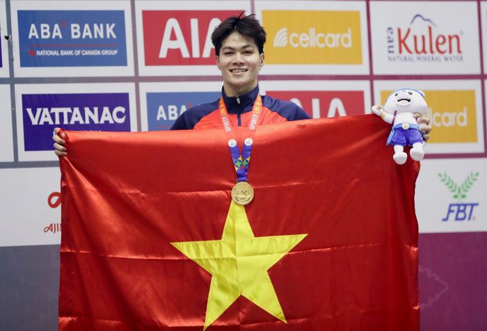  Ở chung kết nội dung 200 m hỗn hợp nam, Trần Hưng Nguyên về nhất với thành tích 2 phút 01 giây 28. Đây chính là tấm HCV đầu tiên tại SEA Games 32 cho đội tuyển bơi lội Việt Nam. 