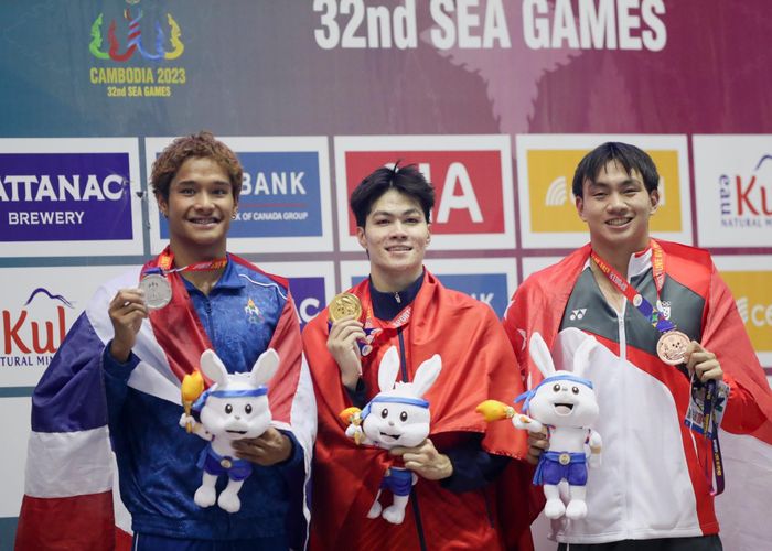  Hưng Nguyên không có được phong độ cao nhất tại SEA Games 32. Minh chứng đó là ở chung kết nội dung 200 m hỗn hợp nam, kình ngư 20 tuổi không xuất phát tốt trong 50 m đầu tiên và bị đối thủ bỏ khá xa. Tuy nhiên, trong 50 m tiếp theo, anh tận dụng khả năng bơi ngửa vốn là sở trường để bứt phá cán đích đầu tiên. 