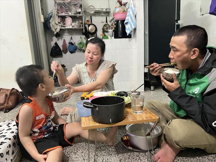 Công việc không ổn định, công nhân khó thực hiện giấc mơ an cư. Ảnh: U.P