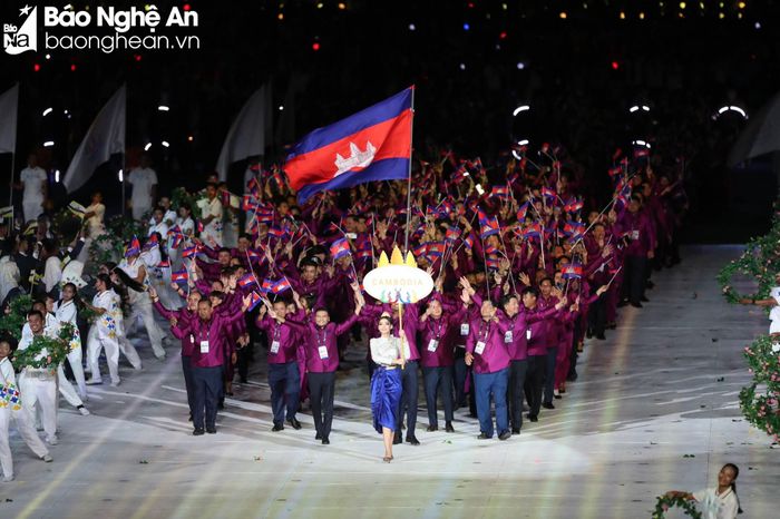 Sau chương trình nghệ thuật, là lễ diễu hành của các đoàn thể thao SEA Games 32.