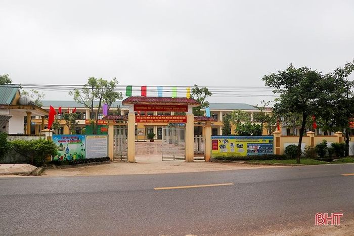 Trường TH&THCS Phan Đình Giót được đầu tư khang trang, đáp ứng nhu cầu dạy học cho con em địa phương.