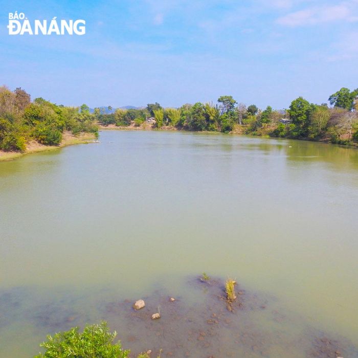 Dòng sông Sêrêpôk chảy qua Yok Đôn.