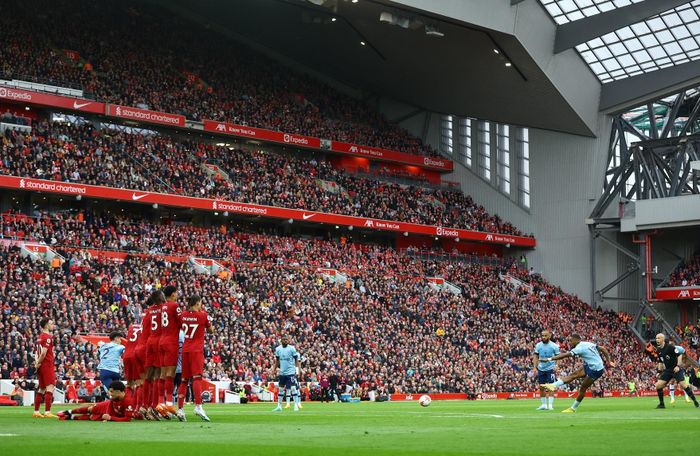  Hai đội tiếp tục chơi giằng co ở hiệp hai. Liverpool đã giành lại quyền kiểm soát thế trận và có hai cơ hội ngon ăn để dứt điểm trận đấu ở phút 53 và 84. Tuy nhiên, Cody Gakpo đều không thể tận dụng dù khung thành đã rộng mở. 