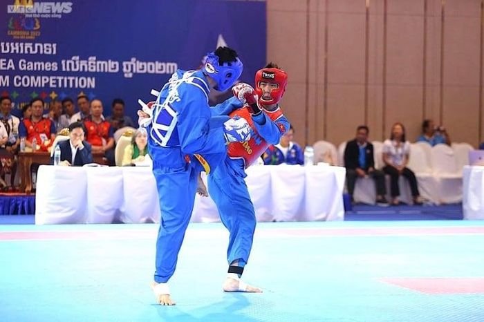Võ sĩ Việt Nam vào đến trận chung kết trong tình trạng sức khỏe không tốt. Anh vừa sốt 39 độ ngay trước giờ thi đấu sáng nay nhưng vẫn vượt qua 2 đối thủ ở vòng loại để vào đến chung kết.