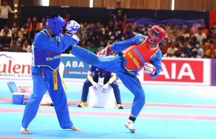  Sau hiệp đấu đầu tiên chỉ dẫn trước đối thủ 1 điểm, Thanh Liêm bắt đầu ra nhiều đòn đánh chuẩn xác trong hiệp 2.