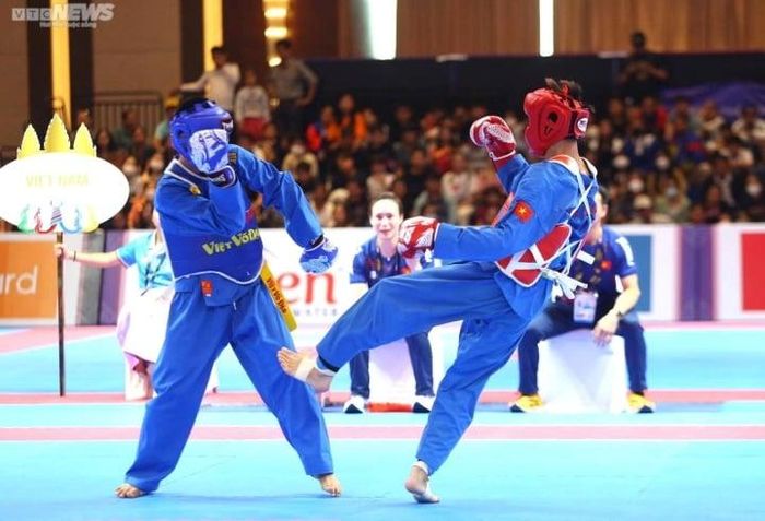  Dù thể lực không tốt, Thanh Liêm vẫn cho thấy sự vượt trội khi các đòn chân của anh khiến Dailay lúng túng.