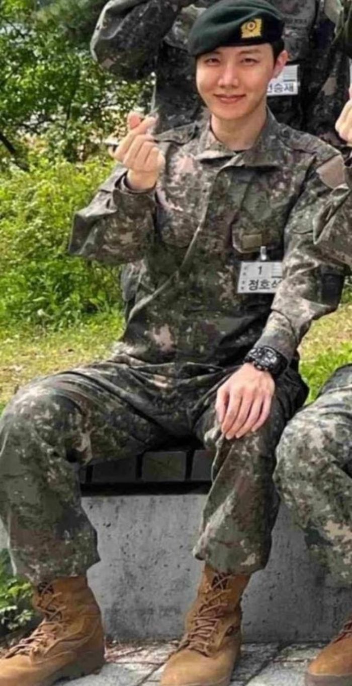 J-Hope (BTS) trong quân ngũ