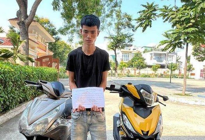 Đối tượng Thái Văn Công và tang vật. Ảnh: Trúc Hà