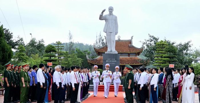 Huyện đảo tiền tiêu Cô Tô - nơi duy nhất trên cả nước được Chủ tịch Hồ Chí Minh đồng ý dựng tượng Người lúc sinh thời. Ảnh TTX