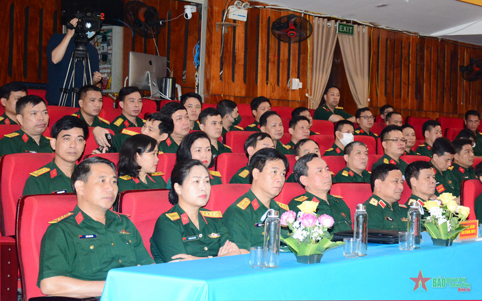  Lãnh đạo các cơ quan, đơn vị tham dự khai mạc hội thi cán bộ giảng dạy chính trị năm 2023. 