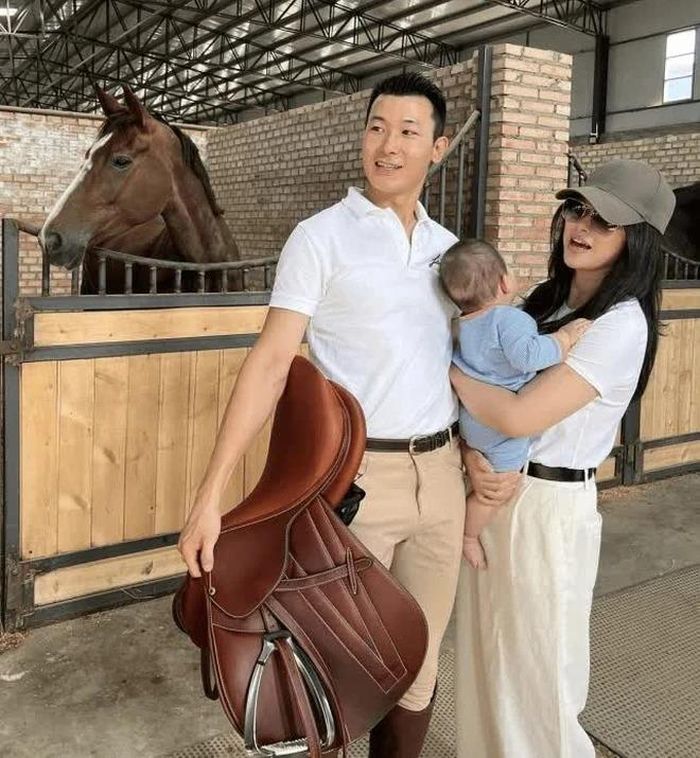 Chu Châu và chồng Vương Quân Giai, kém cô 2 tuổi. Ảnh: Weibo. 