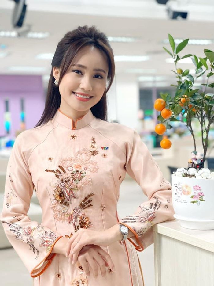 BTV Xuân Anh nổi tiếng dẫn thời tiết trong nhiều năm qua.