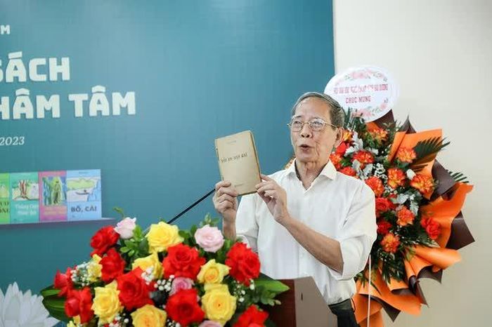 Ông Nguyễn Tuấn Khoa - con trai duy nhất của cố nhà thơ Thâm Tâm - xúc động kể về hành trình sưu tầm tác phẩm của Thâm Tâm