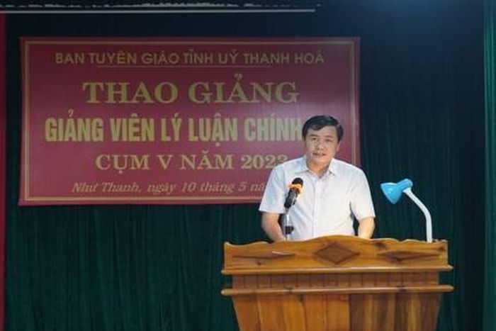 Đồng chí Phạm Văn Tuấn, Phó Trưởng Ban Tuyên giáo Tỉnh ủy phát biểu khai mạc.
