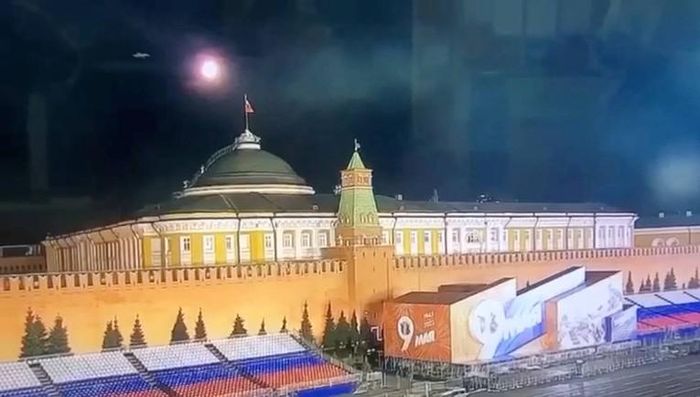 UAV phát nổ trên nóc Điện Kremlin, ngày 3/5. Ảnh: Reuters
