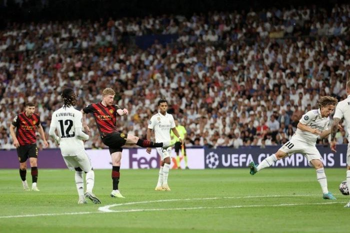 Kevin De Bruyne giúp Man City có bàn cân bằng tỷ số.