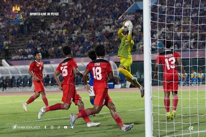 Hàng thủ Indonesia chưa được trui rèn thực thụ trước áp lực
