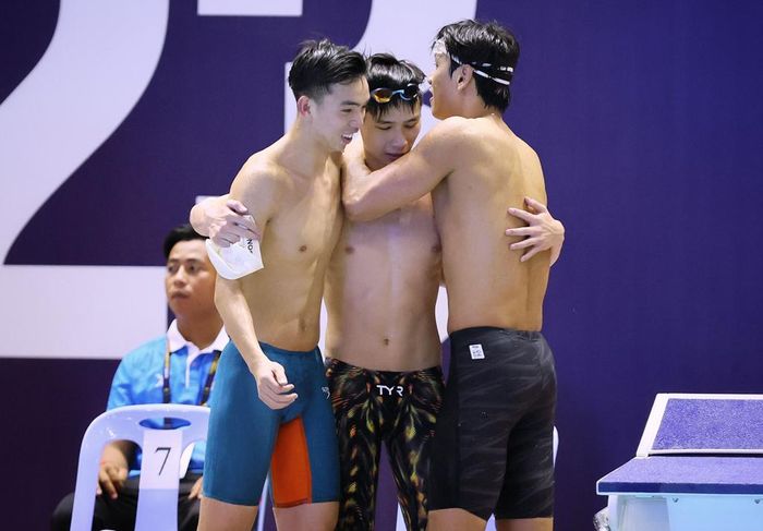  Huy Hoàng (trái) đã giành 2 HCV ở kỳ SEA Games lần này 